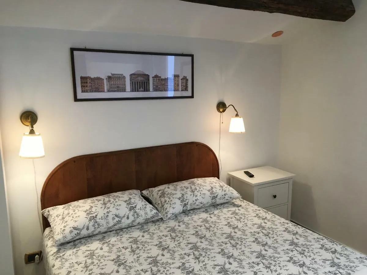 M9 Pantheon Attic 11 Apartment Rome